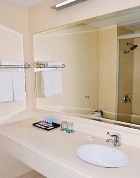 Motel 168 Shanghai Pudong Huinan Metro Station Tesco Шанхай Экстерьер фото
